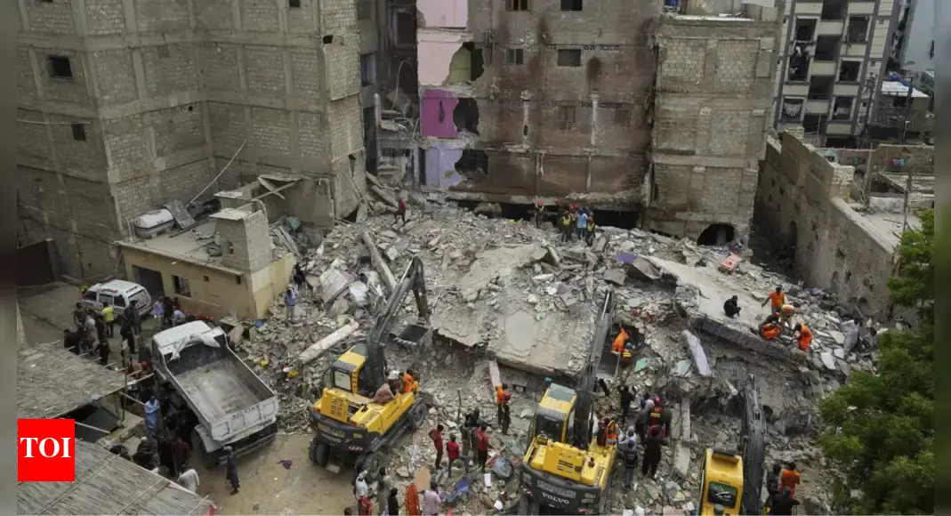 Pakistan-building-collapse-16-dead-several-feared-trapped-authorities-say.jpg