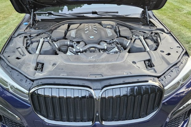 No Reserve: 43k-Mile 2021 BMW 750i xDrive M Sport