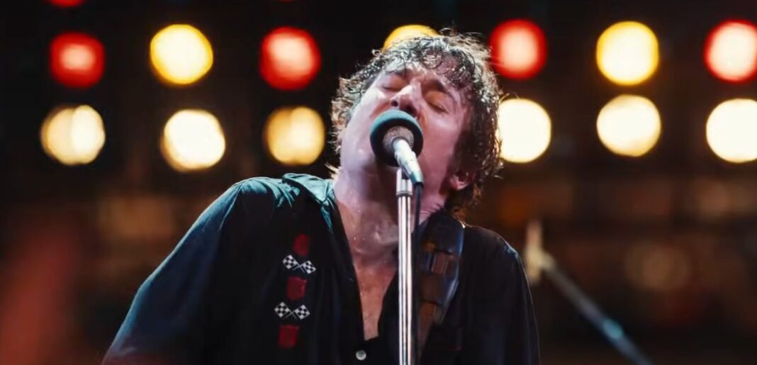 Jeremy Allen White Sings “Born to Run”