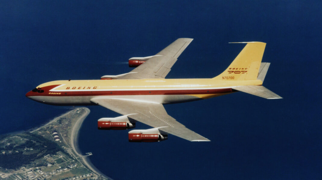In 1955, The First Boeing 707 Did A Barrel Roll Over Lake Washington