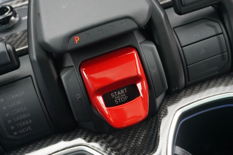 2025 Lamborghini Urus SE starter button
