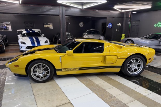 13k-Mile 2006 Ford GT