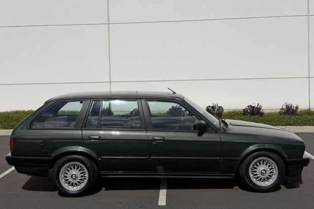 1989 BMW 320i Touring 5-Speed