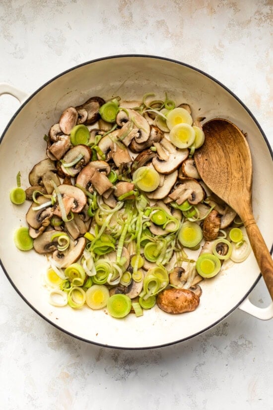 saute leeks and mushrooms
