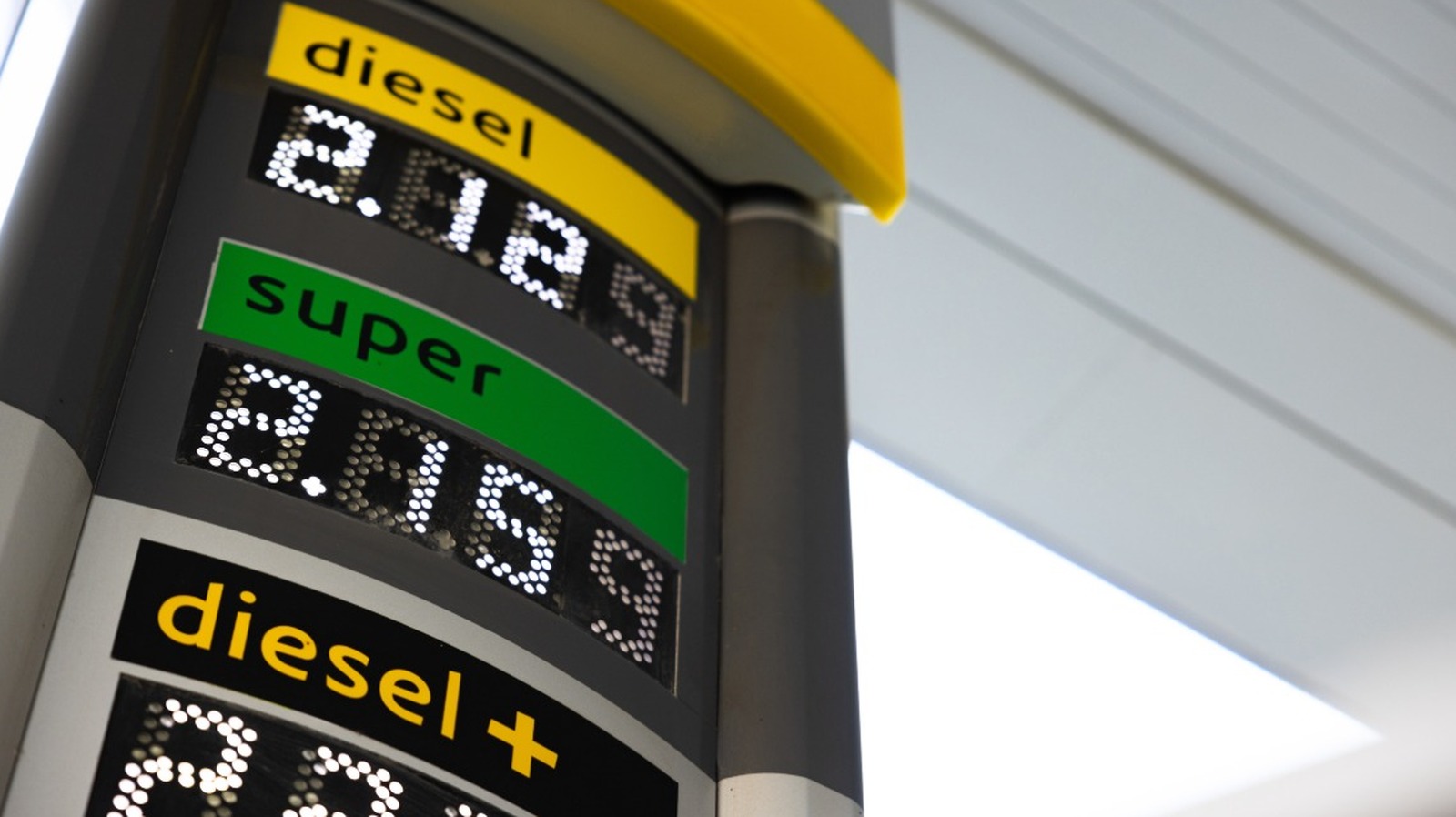 US Diesel Prices Hit Record High Amid Iran Conflict