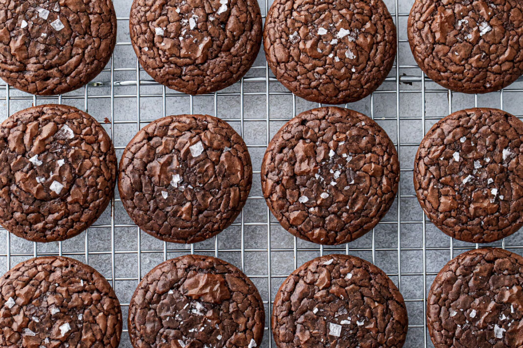 Chewy Crinkle-Top Brownie Cookies | Love and Olive Oil