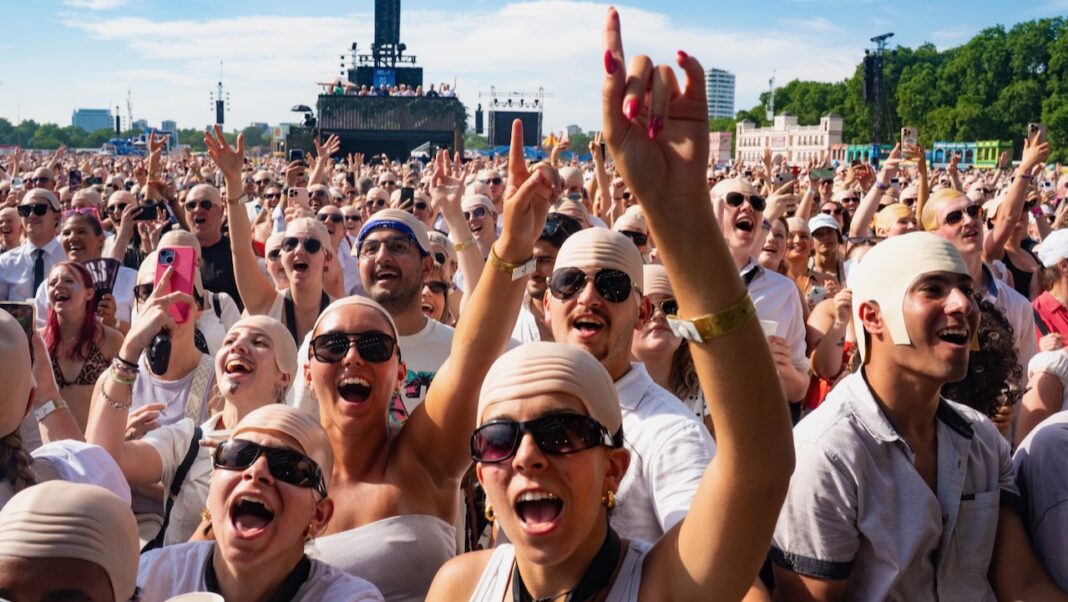 Pitbull Gets Guinness World Record for Largest Gathering of People in Bald Caps