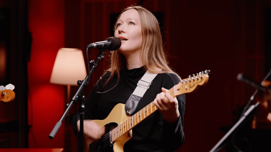 Watch Julia Jacklin Cover Sugar Ray’s “Every Morning”