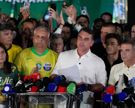 Flávio Bolsonaro speaking in Brasília after the presidential runoff results